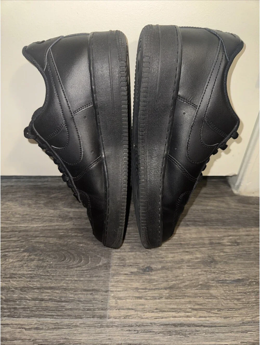 Nike Air Force 1 07 Triple Black Mens Size 10 CW2288-001 Low Classic Sneakers